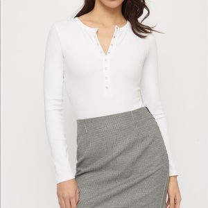 NWT DYNAMITE Henley Snap Button Bodysuit - Size M